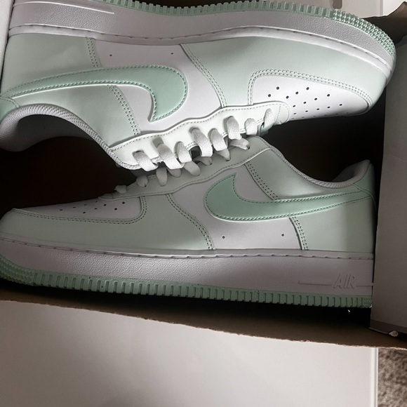 Nike Men's Light Green and White Sneakers - Picture 1 of 2